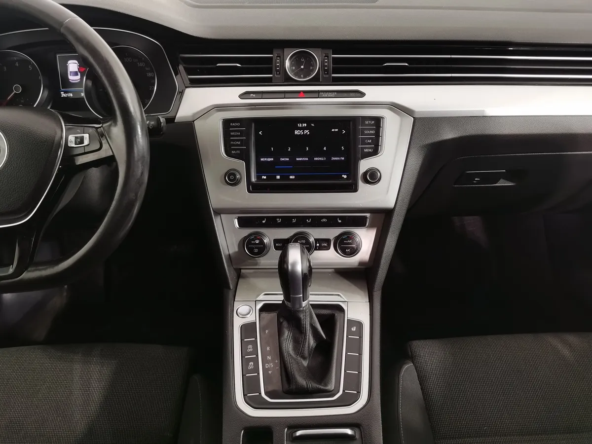 Volkswagen Passat 1.8 TSI BlueMotion DSG (180 л.с.) Comfortline Черный в АВИЛОН. Слайд №14