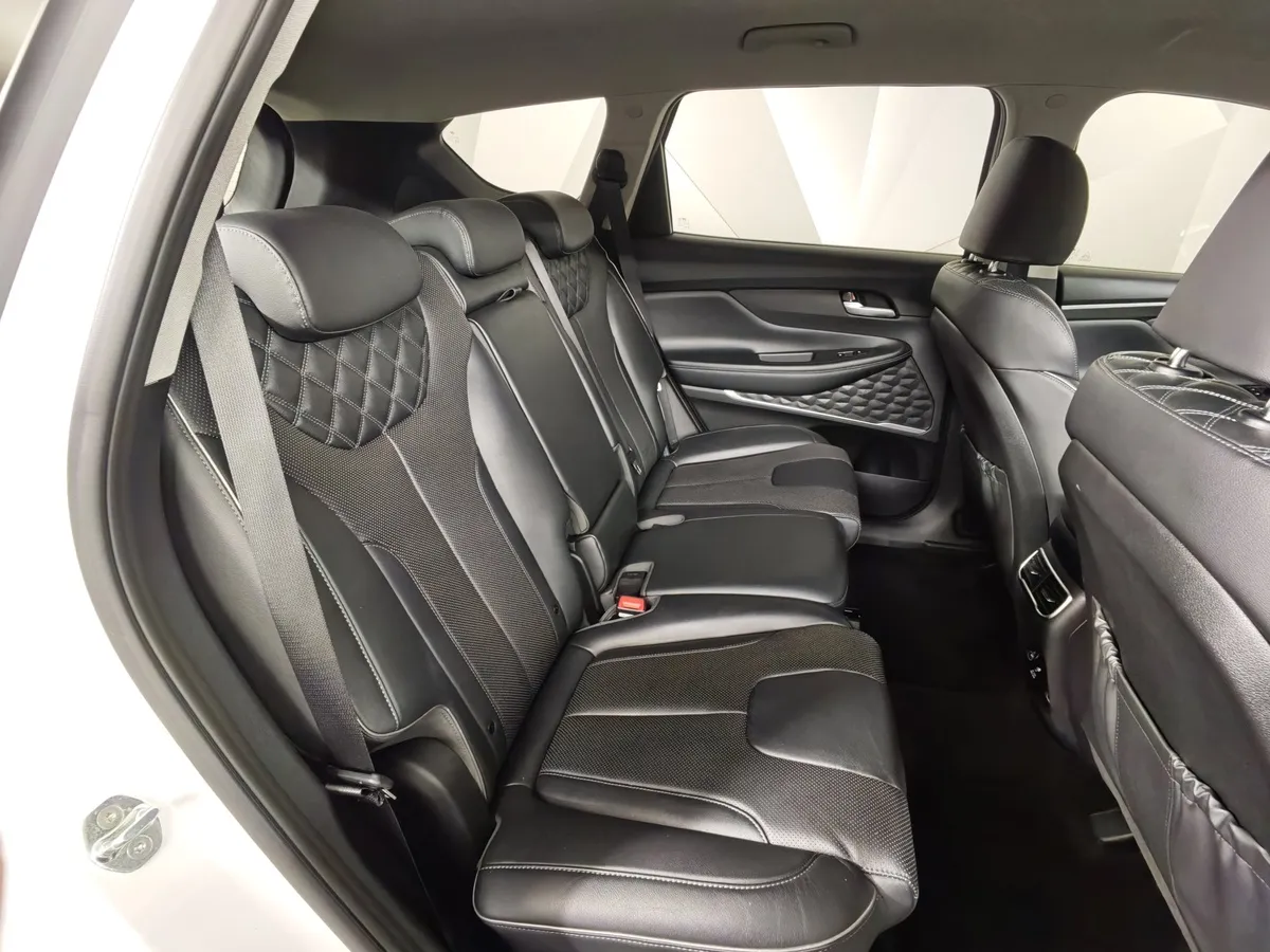 Hyundai Santa Fe 2.2 CRDi AWD 8AT (200 л.с.) Lifestyle Белый в АВИЛОН. Слайд №16