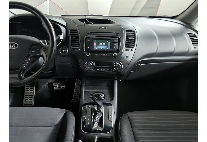 Kia Cerato 2.0 AT (150 л.с.) Белый в АВИЛОН. Слайд №15