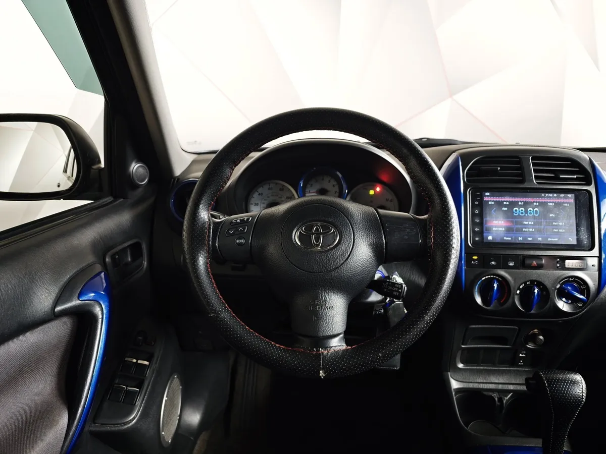 Toyota RAV4 2.4 AT FWD (163 л.с.) Черный в АВИЛОН. Слайд №18