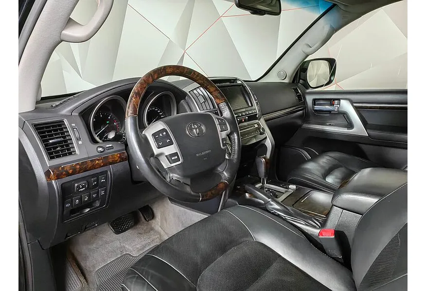 Toyota Land Cruiser 4.5 Twin-Turbo D AT 4WD (5 мест) (235 л.с.) Престиж Черный в АВИЛОН. Слайд №18