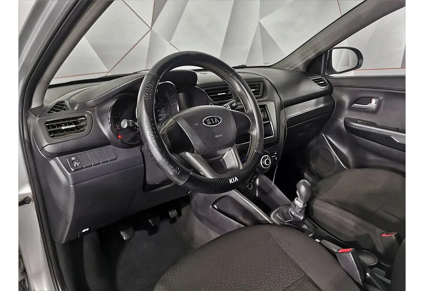 Kia Rio 1.4 MT (107 л.с.) Серебристый в АВИЛОН. Слайд №18