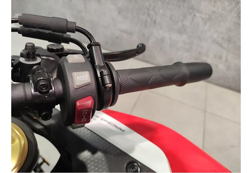 АВИЛОН - VOGE RR660S 662 см³ (99 л.с.) (99) 660 Белый - slide 1