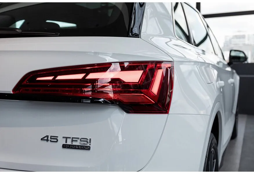 Audi Q5 L 2.0 TFSI S tronic quattro (245 л.с.) Luxury Dynamic Белый в АВИЛОН. Слайд №17