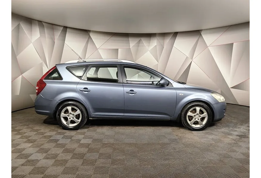 Kia Ceed 1.6 CRDi AT (115 л.с.) Синий в АВИЛОН. Слайд №6 Kia Ceed 1.6 CRDi AT (115 л.с.) Синий в АВИЛОН. Слайд №6