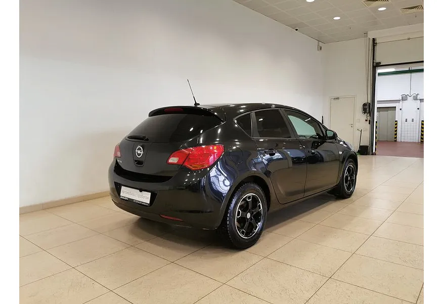 Opel Astra 1.6 MT (115 л.с.) Черный в АВИЛОН. Слайд №2