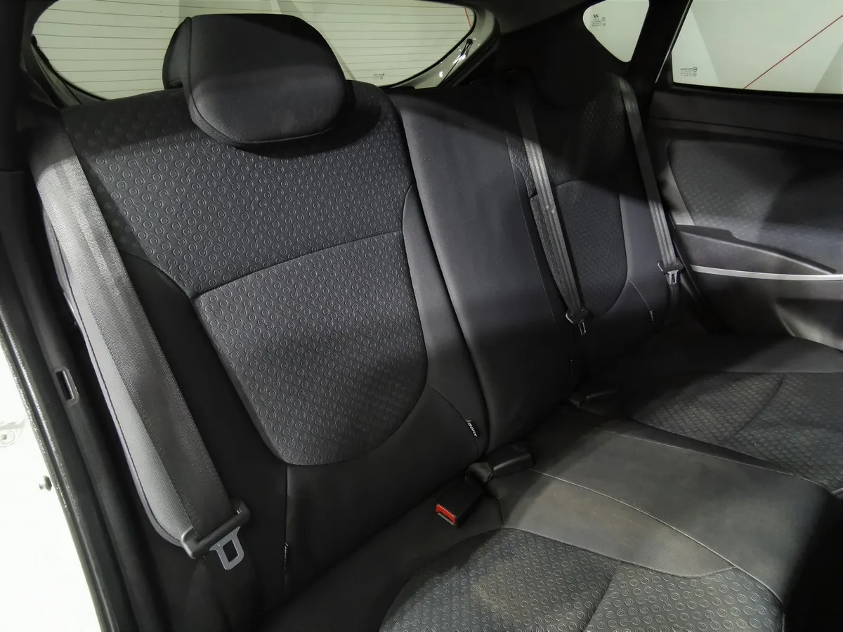Hyundai Solaris 1.6 AT (123 л.с.) Active Белый в АВИЛОН. Слайд №14
