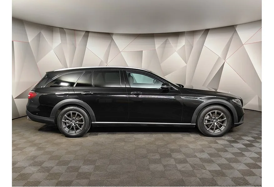Mercedes-Benz E-Класс E 220 d 4MATIC 9G-TRONIC (194 л.с.) Luxury Черный в АВИЛОН. Слайд №6
