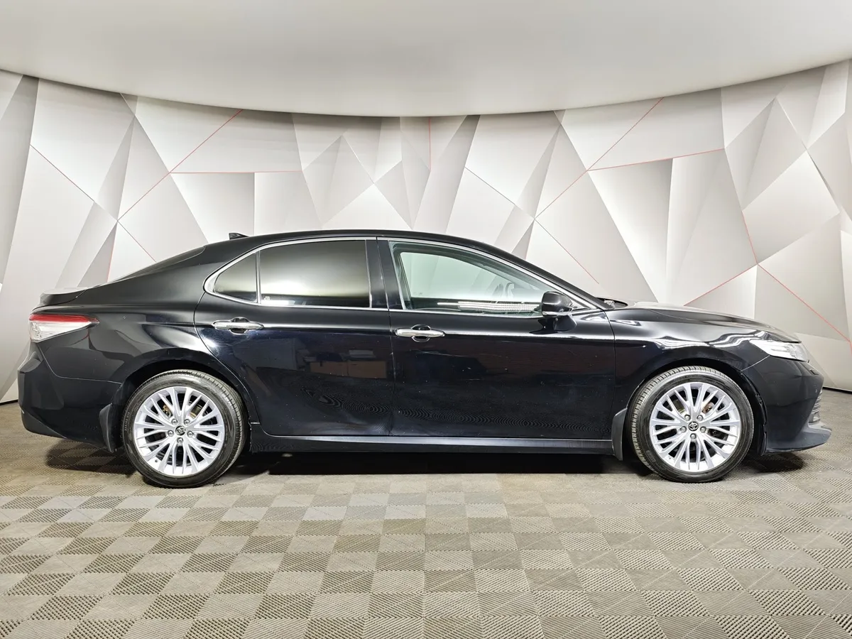 Toyota Camry 2.5 AT (181 л.с.) Черный в АВИЛОН. Слайд №6