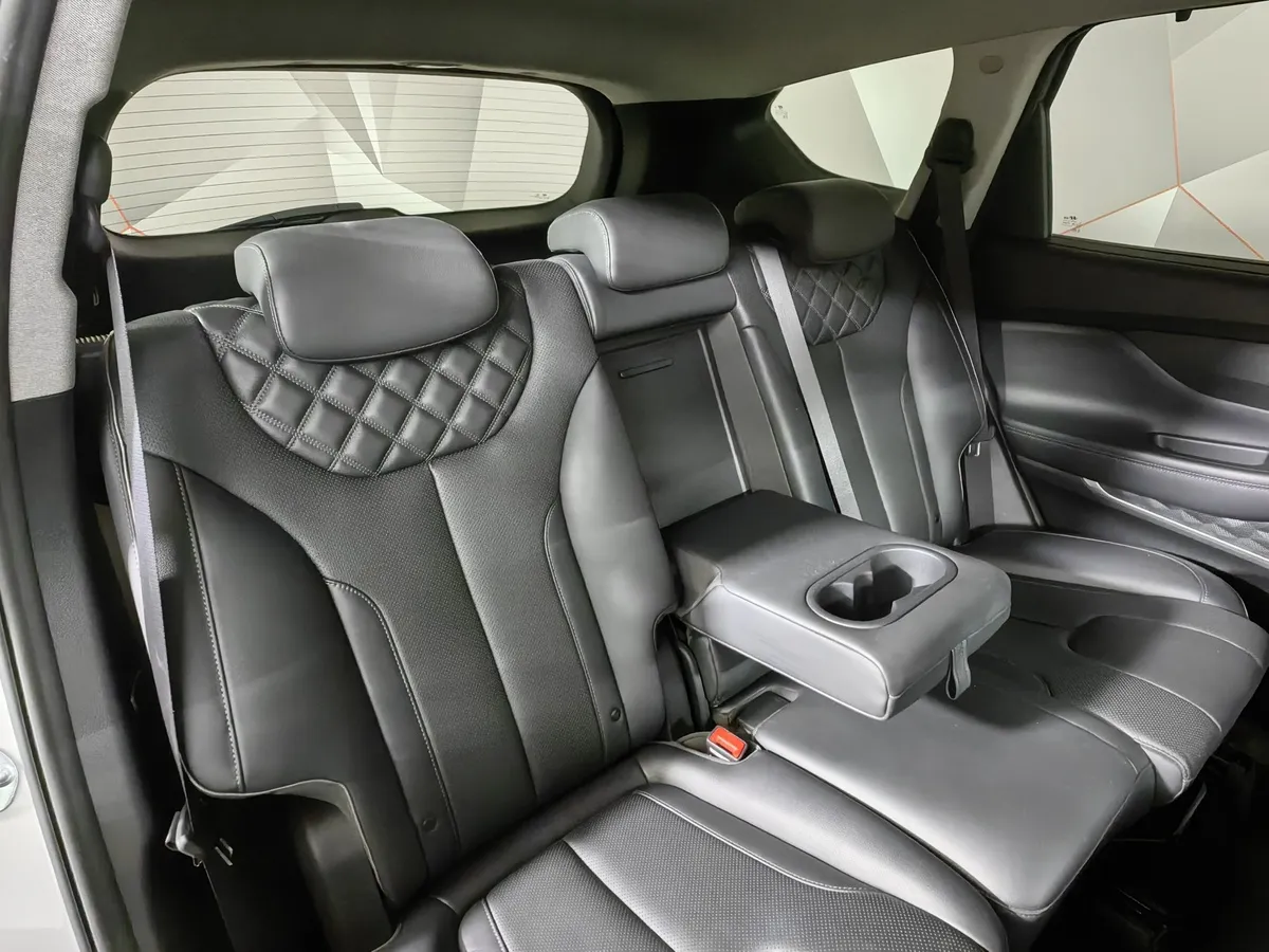 Hyundai Santa Fe 2.5 AWD 6AT (180 л.с.) Prestige Серый в АВИЛОН. Слайд №17