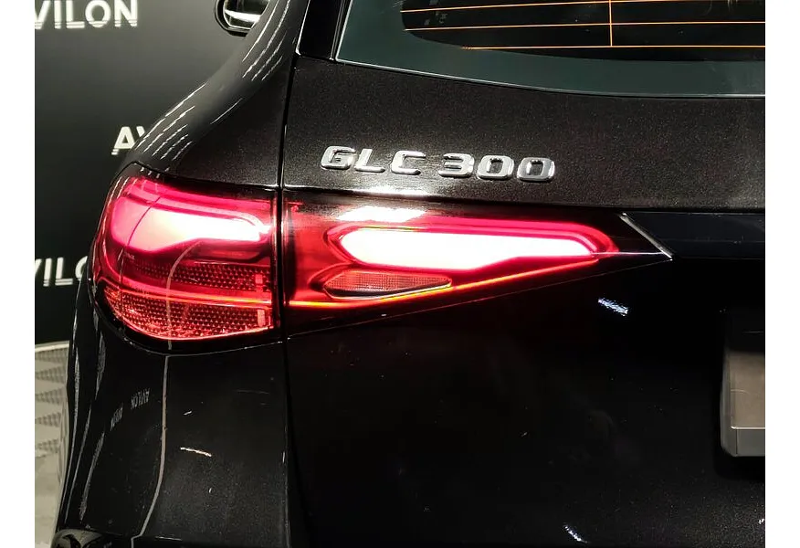 Mercedes-Benz GLC 300 4MATIC 9G-TRONIC (258 л.с.) Черный в АВИЛОН. Слайд №16