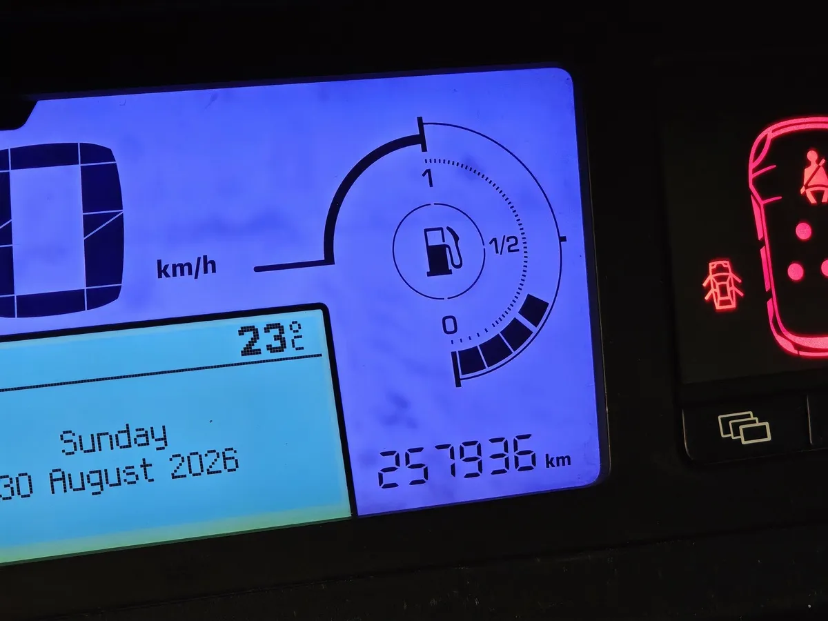 Citroen C4 Picasso 1.6 THP AT (150 л.с.) Серебристый в АВИЛОН. Слайд №18
