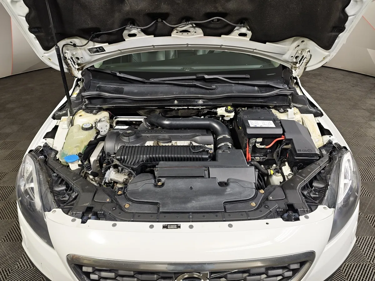 Volvo V40 2.0 T5 Geartronic AWD (213 л.с.) Белый в АВИЛОН. Слайд №11