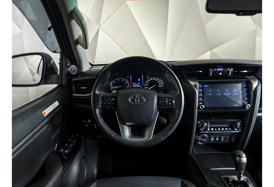 Toyota Fortuner 2.8d AT 4WD (200 л.с.) Белый в АВИЛОН. Слайд №20