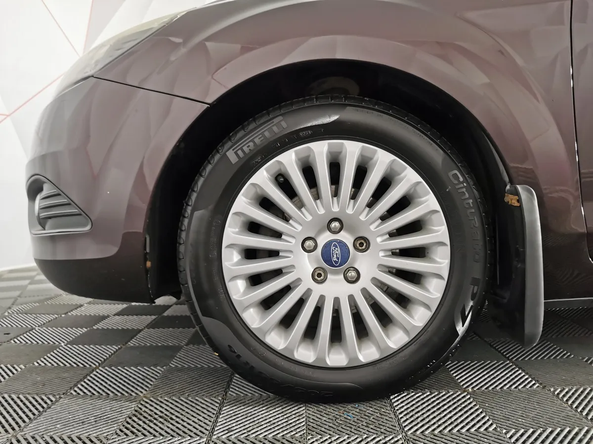 Ford Focus 1.6 AT (101 л.с.) Titanium Фиолетовый в АВИЛОН. Слайд №9