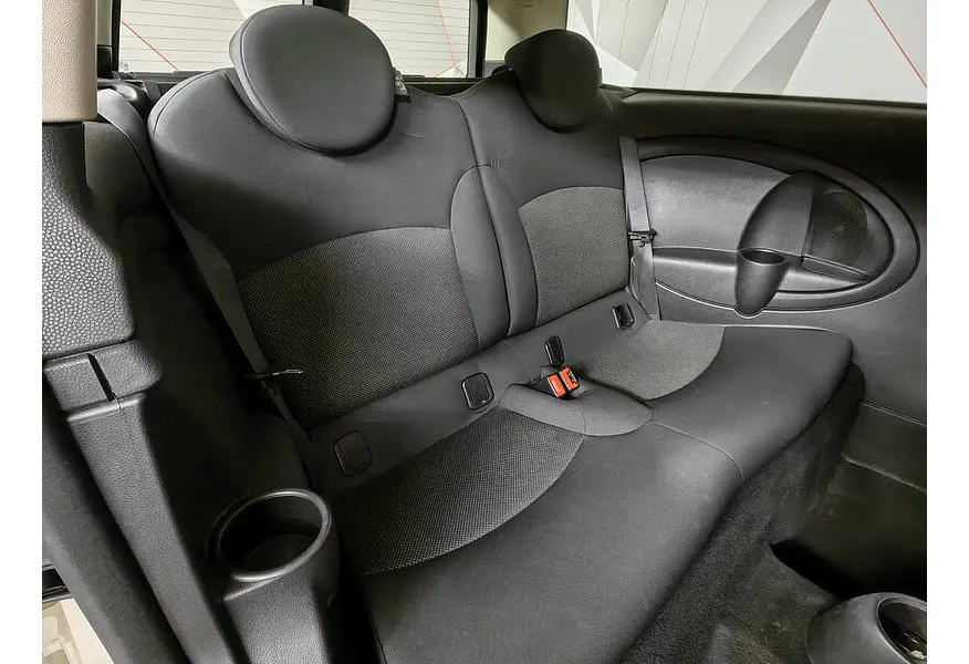 MINI Clubman 1.6 AT (120 л.с.) Белый в АВИЛОН. Слайд №14