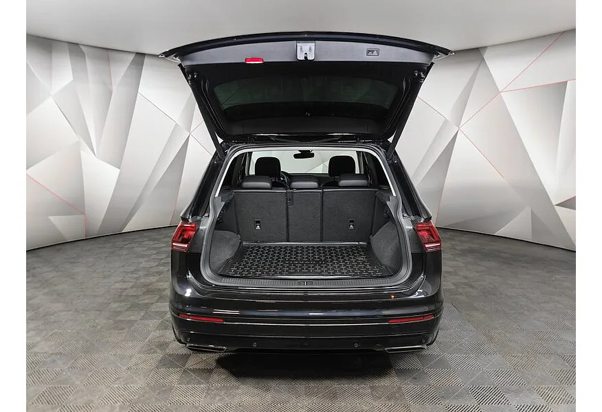 Volkswagen Tiguan 380 TSI 2.0 DSG 4WD (220 л.с.) R-Line Highline Черный в АВИЛОН. Слайд №11
