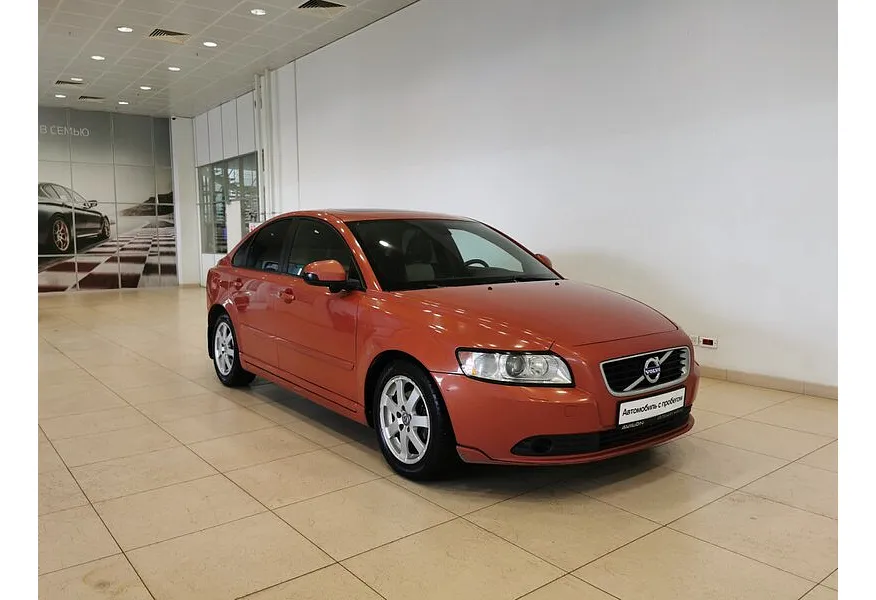 Volvo S40 2.0 Powershift (145 л.с.) Оранжевый в АВИЛОН. Слайд №3