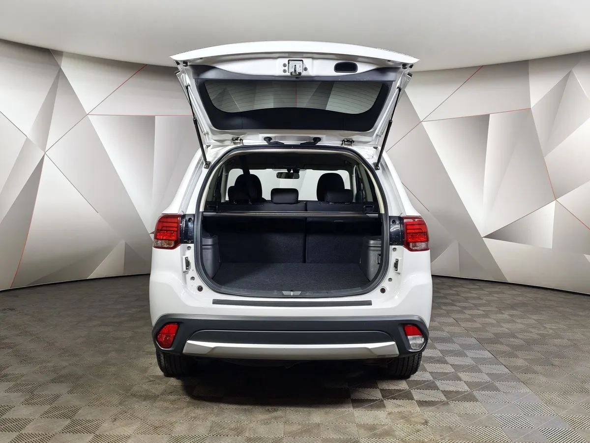 Mitsubishi Outlander 2.0 CVT (146 л.с.) Invite Белый в АВИЛОН. Слайд №12