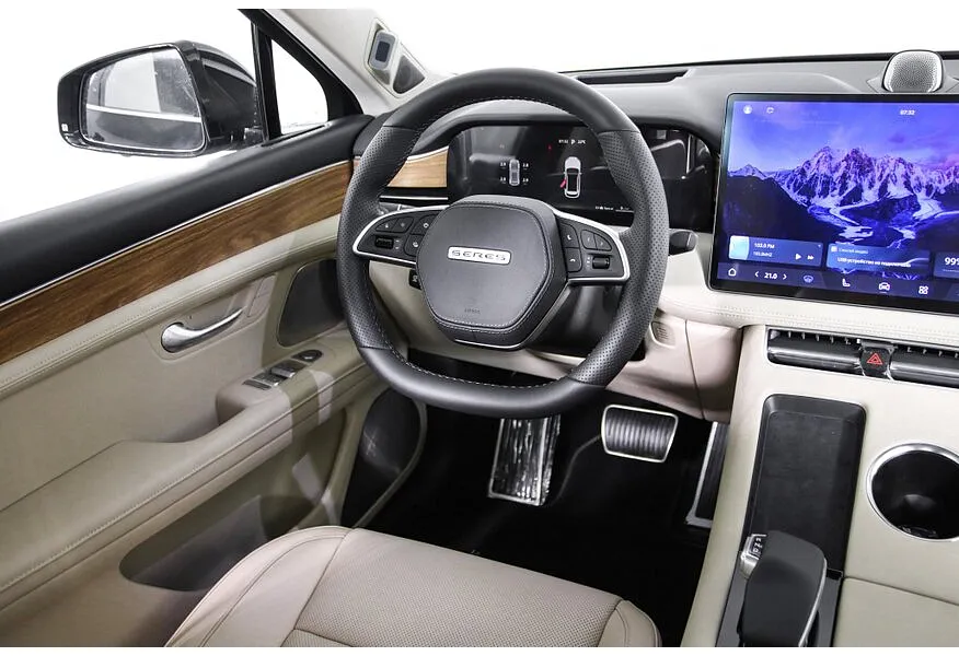 Seres M5 1.5 AT 4WD (496 л.с.) Premium Черный в АВИЛОН. Слайд №7