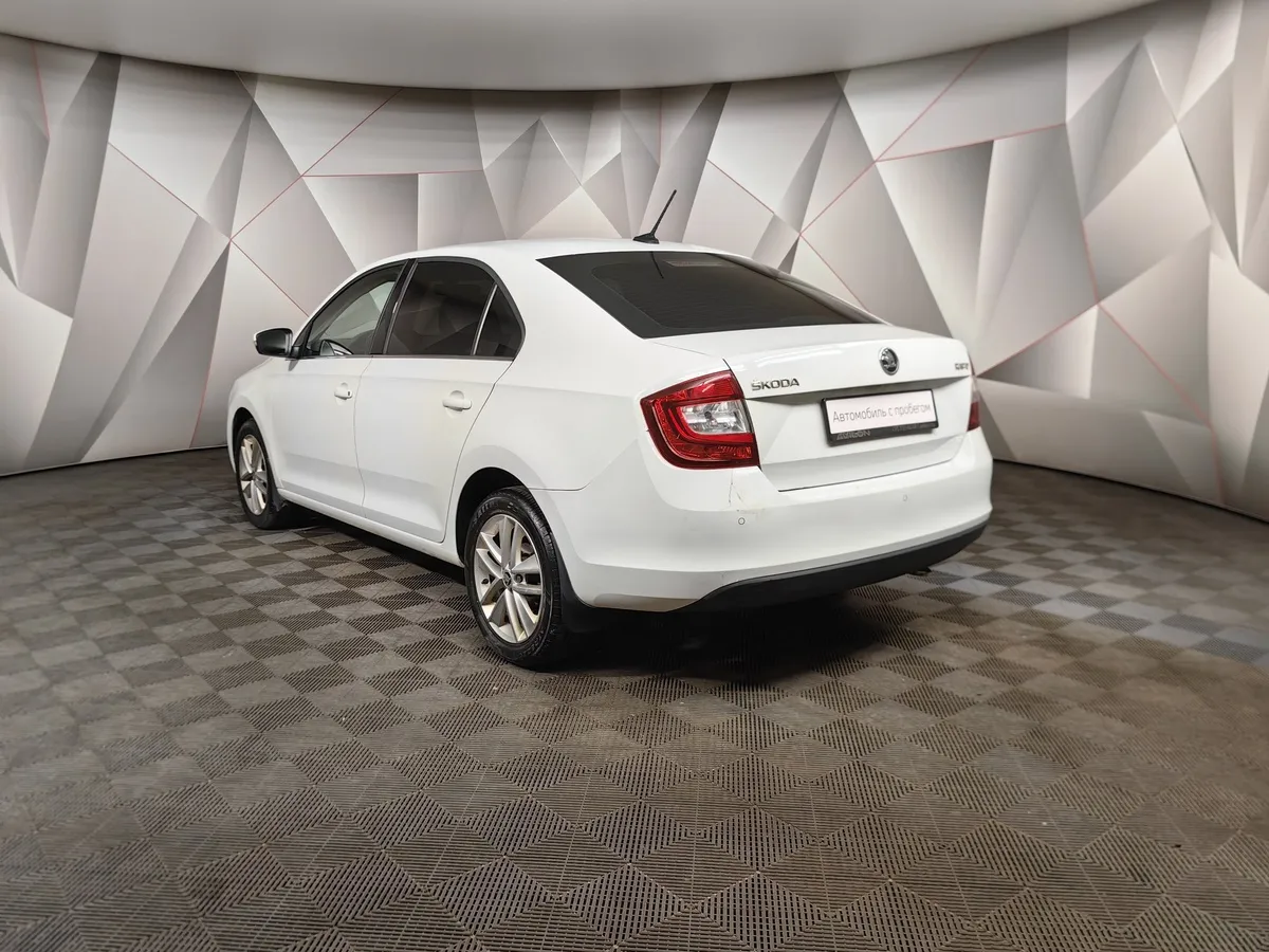 Skoda Rapid 1.6 AT (110 л.с.) Белый в АВИЛОН. Слайд №4