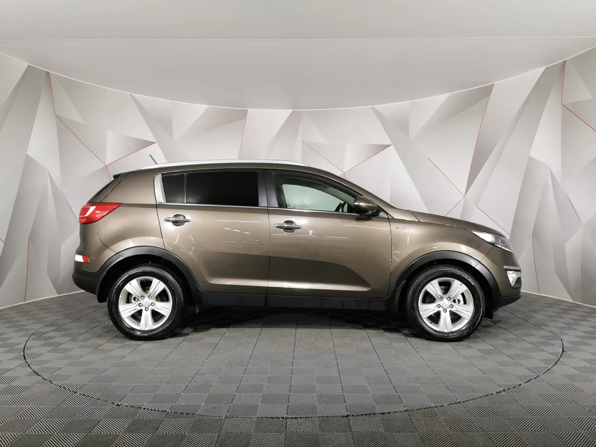 Kia Sportage 2.0 AT 4WD (150 л.с.) Luxe Коричневый в АВИЛОН. Слайд №6