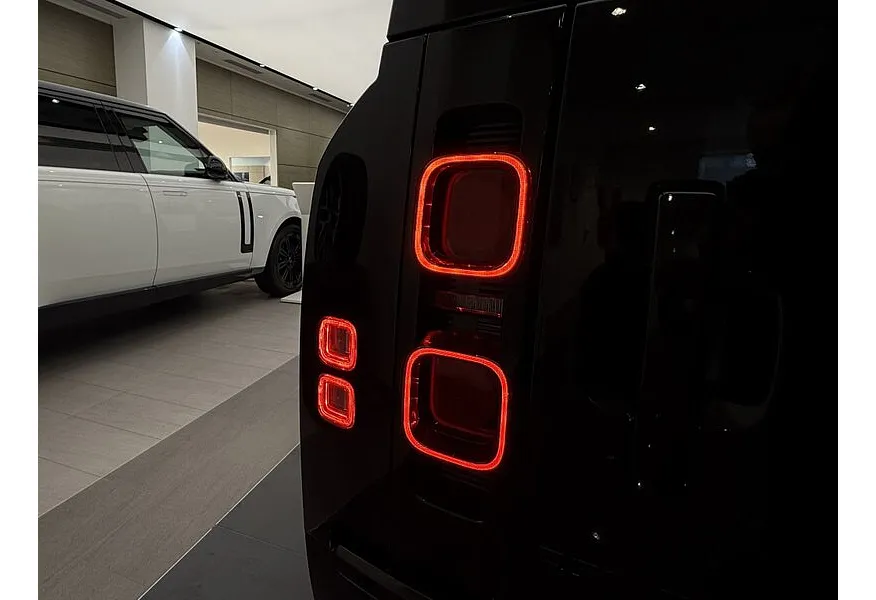 Land Rover Defender 3.0D AT (300 л.с.) HSE Черный в АВИЛОН. Слайд №15