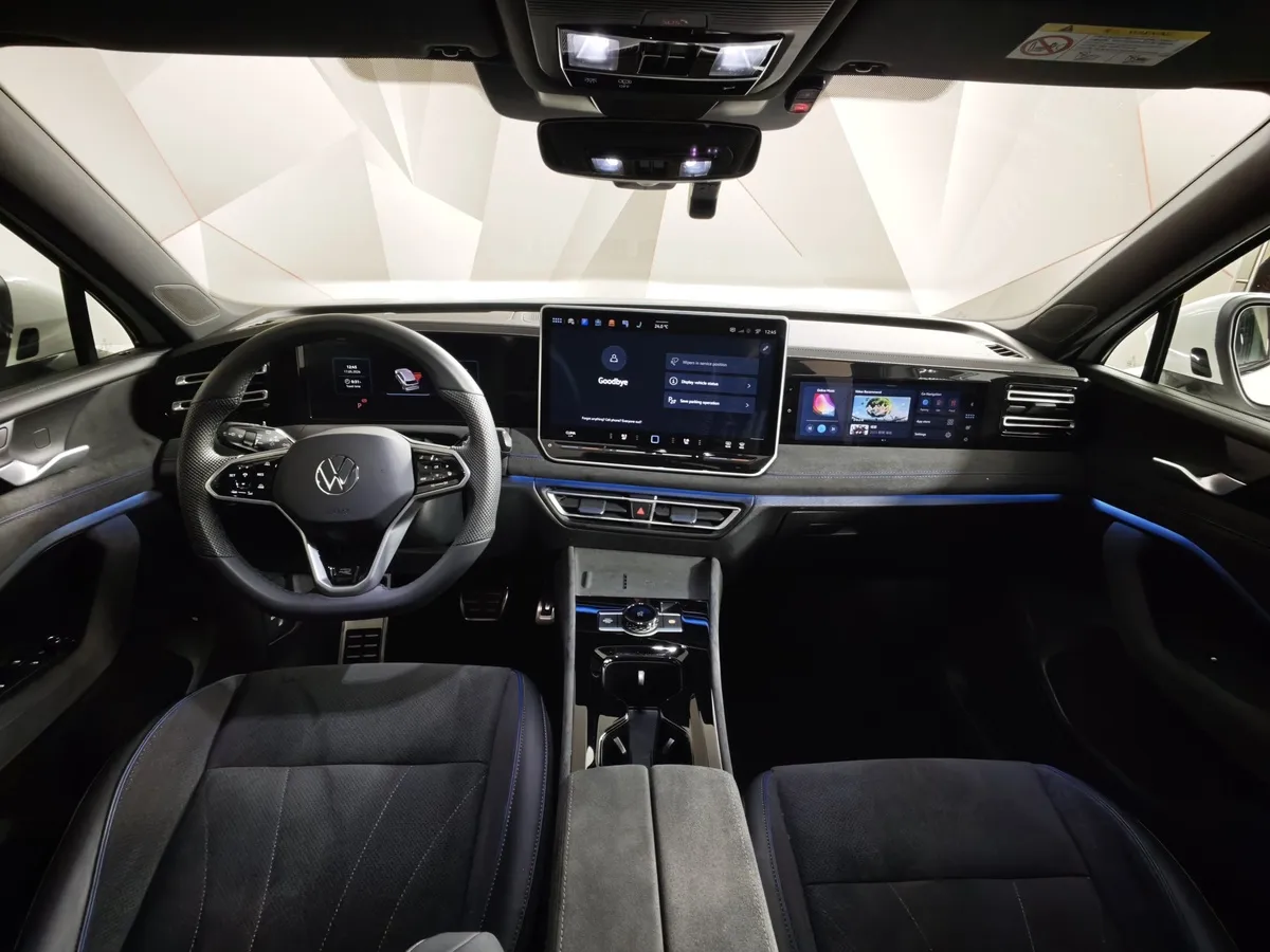 Volkswagen Tiguan 380 TSI 2.0 DSG 4WD (220 л.с.) R-Line Белый в АВИЛОН. Слайд №14
