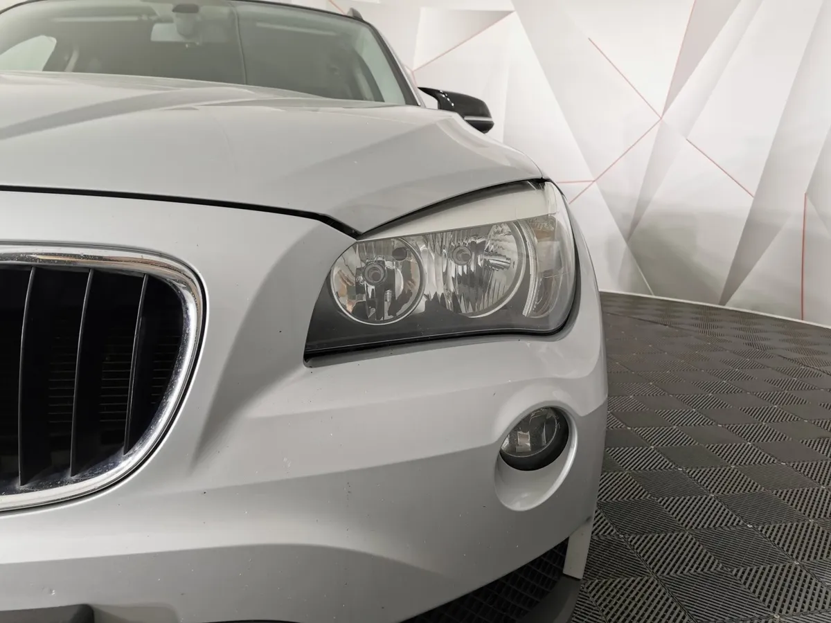 BMW X1 xDrive20i AT (184 л.с.) Серебристый в АВИЛОН. Слайд №7