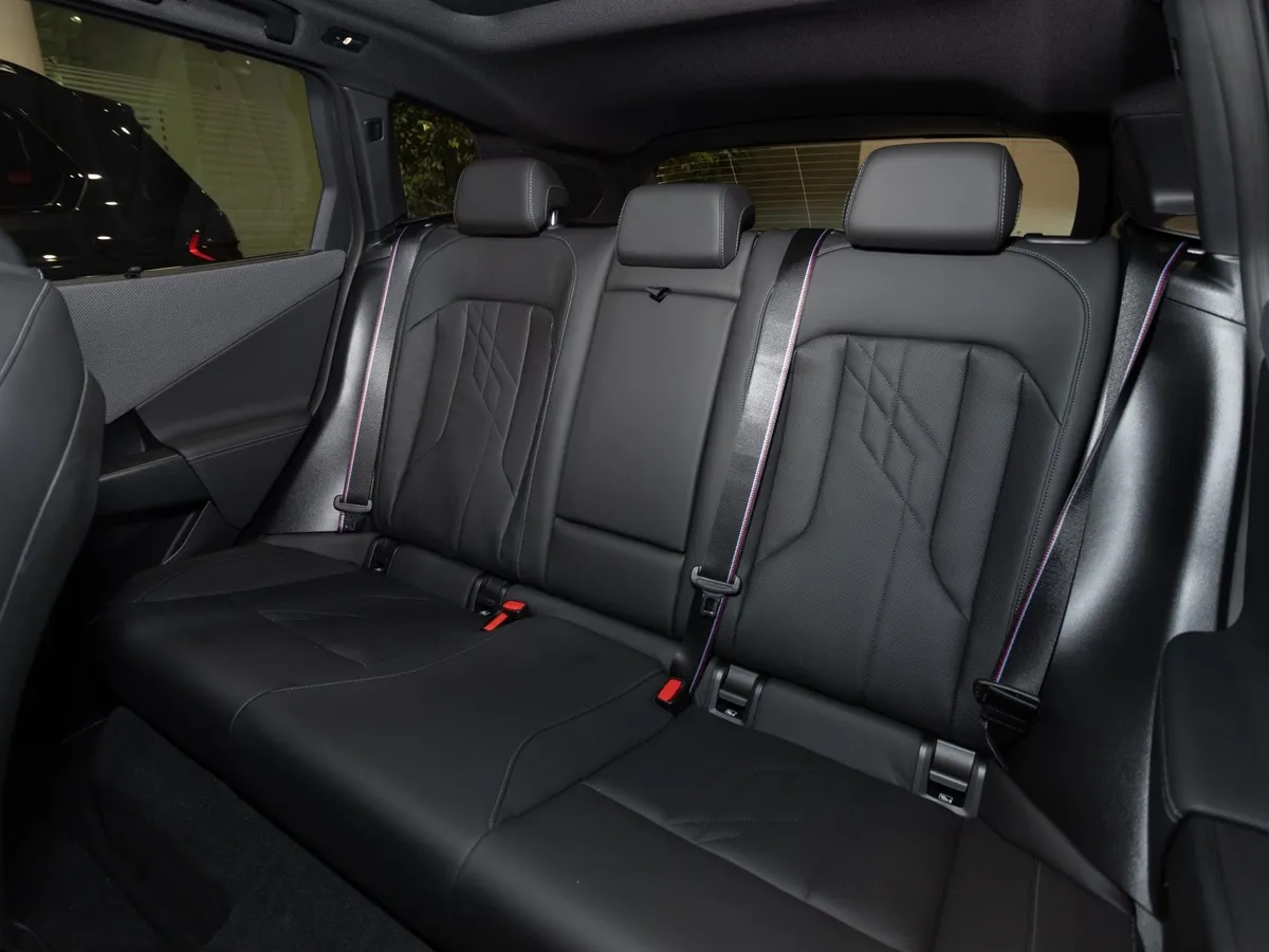 BMW X3 xDrive30L AT (258 л.с.) Черный в АВИЛОН. Слайд №9