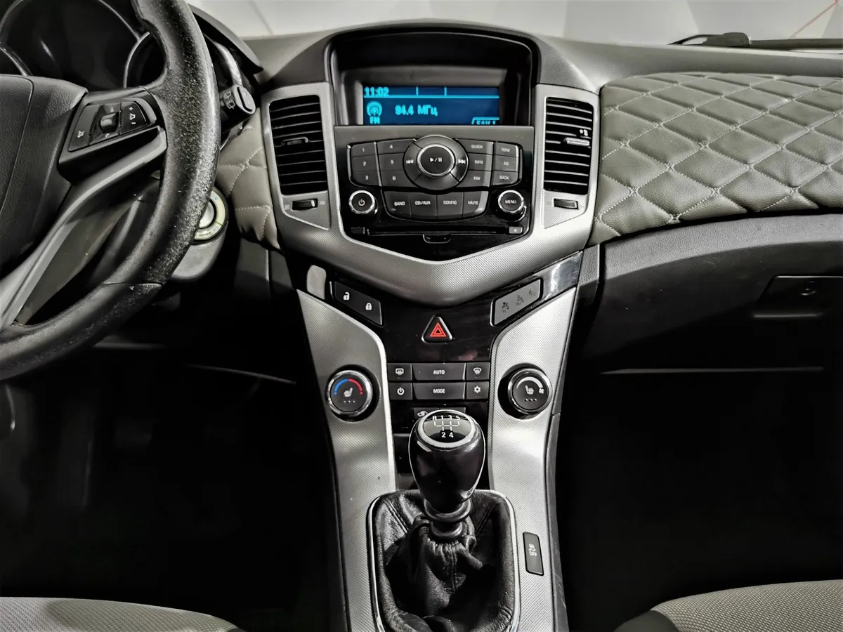 Chevrolet Cruze 1.8 MT (141 л.с.) Черный в АВИЛОН. Слайд №14