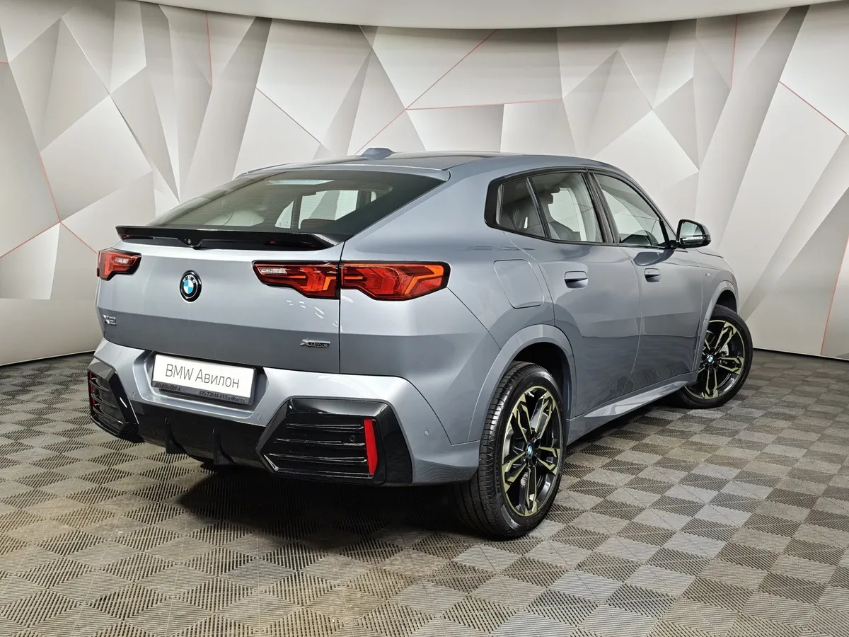 BMW X2 20i xDrive AT (192 л.с.) Серый в АВИЛОН. Слайд №2