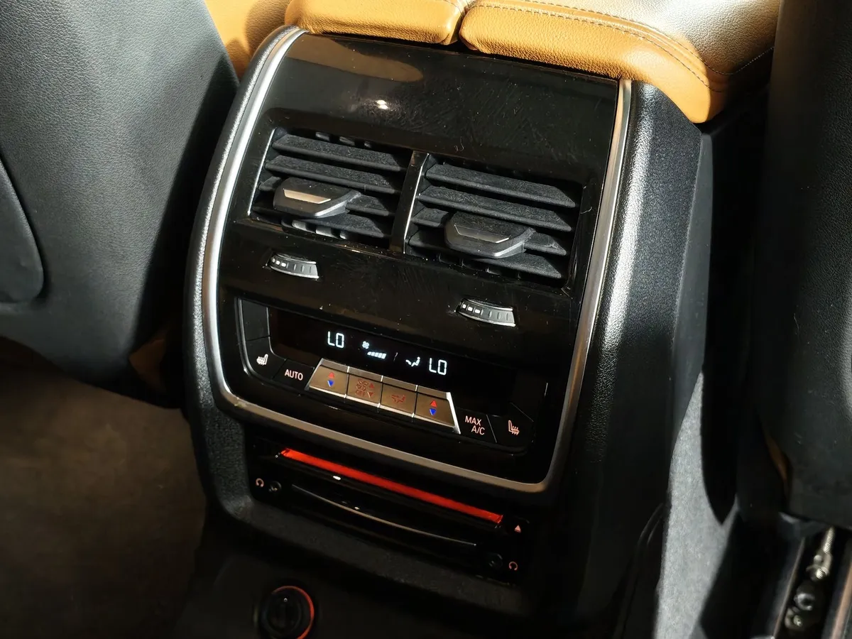 BMW X7 xDrive30d Steptronic (249 л.с.) Exclusive Launch Package Белый в АВИЛОН. Слайд №21