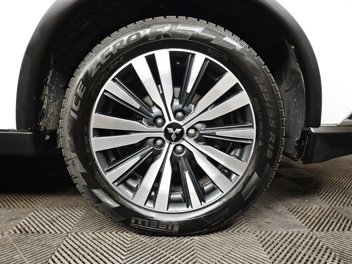 Mitsubishi Outlander 2.0 CVT (146 л.с.) Invite Белый в АВИЛОН. Слайд №9
