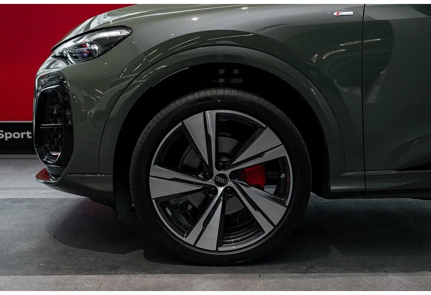 Audi Q5 L 2.0 40 TFSI S tronic quattro (272 л.с.) Зеленый в АВИЛОН. Слайд №20