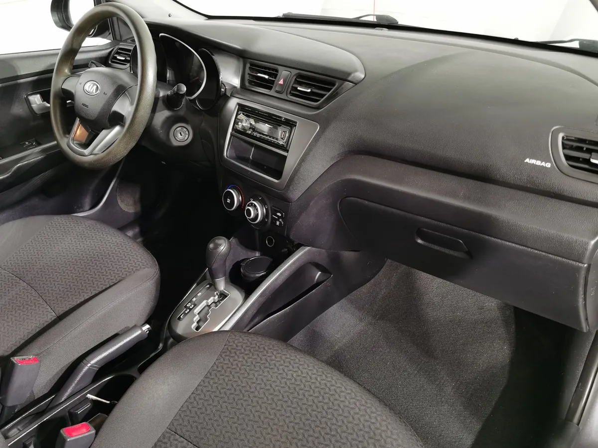 Kia Rio 1.4 AT (107 л.с.) Серый в АВИЛОН. Слайд №12