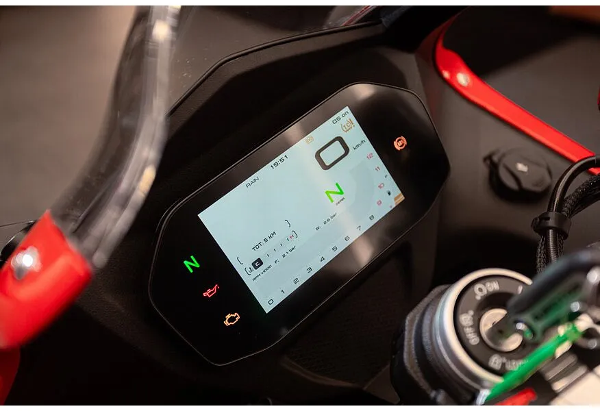 QJMOTOR SRK 800 RR 778 см³ (95 л.с.) 778 Белый в АВИЛОН. Слайд №3 QJMOTOR SRK 800 RR 778 см³ (95 л.с.) 778 Белый в АВИЛОН. Слайд №3