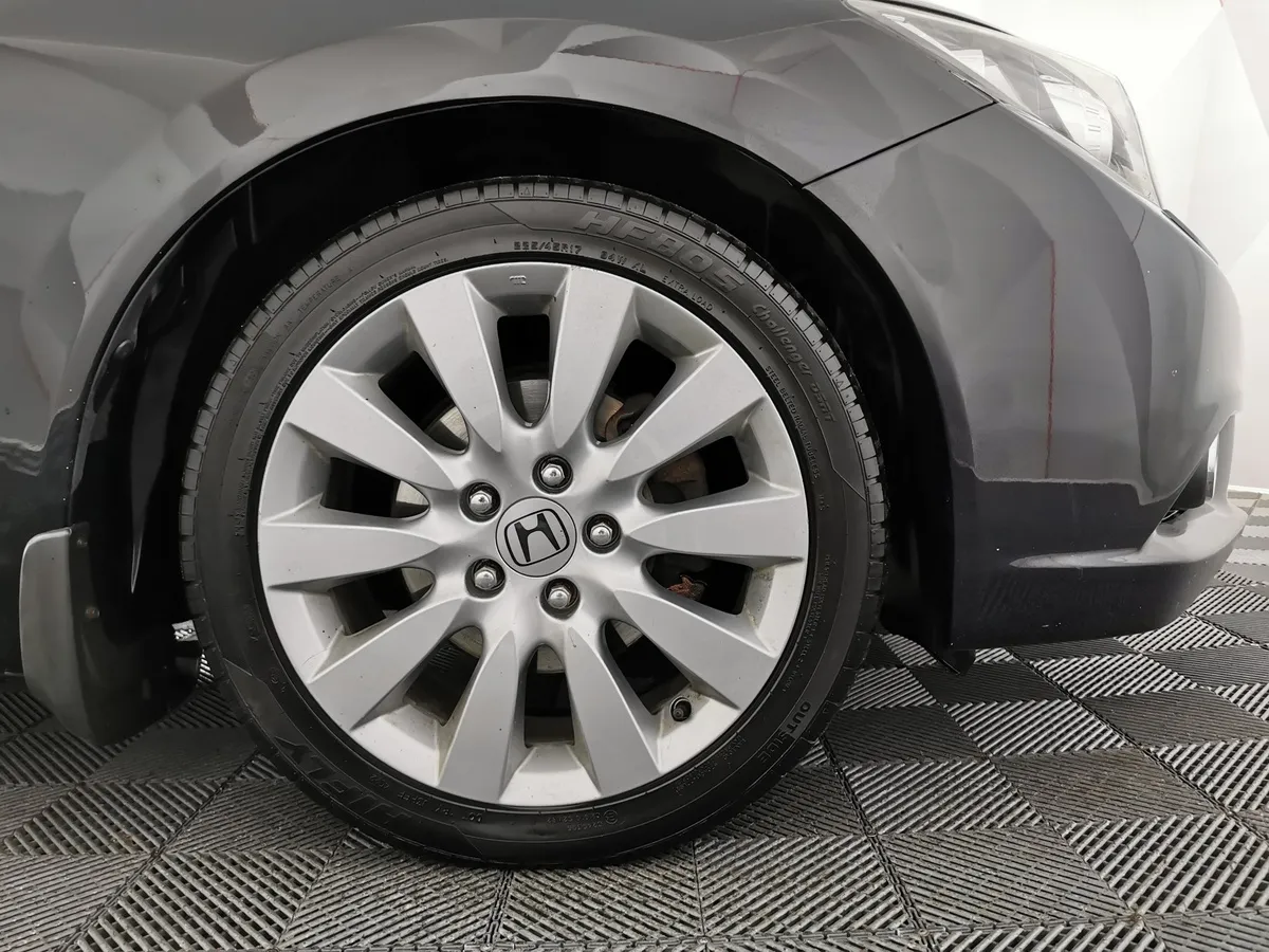 Honda Civic 1.8 AT (142 л.с.) Черный в АВИЛОН. Слайд №9