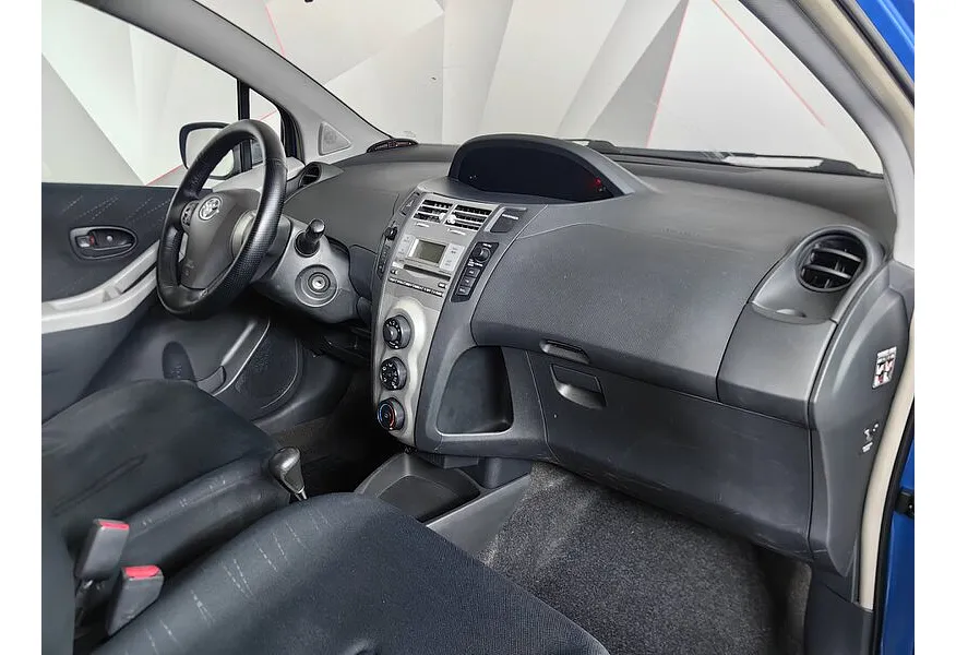 Toyota Yaris 1.3 MMT (87 л.с.) Синий в АВИЛОН. Слайд №11