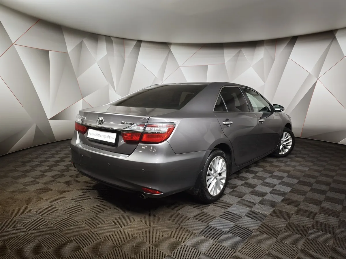 Toyota Camry 2.5 AT (181 л.с.) Серый в АВИЛОН. Слайд №2