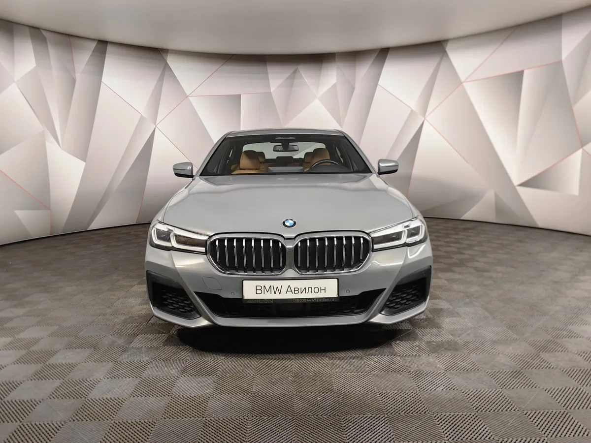 BMW 5 серия 530i xDrive Steptronic (249 л.с.) M Sport Plus Серый в АВИЛОН. Слайд №3
