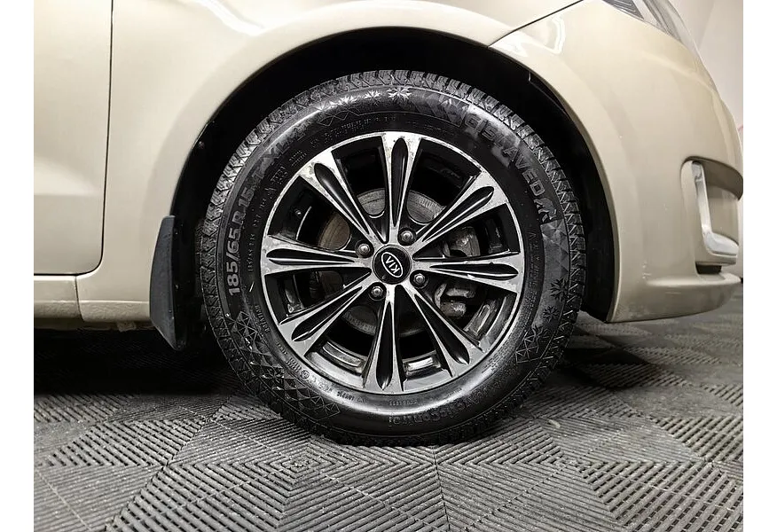 Kia Rio 1.4 MT (107 л.с.) Бежевый в АВИЛОН. Слайд №9