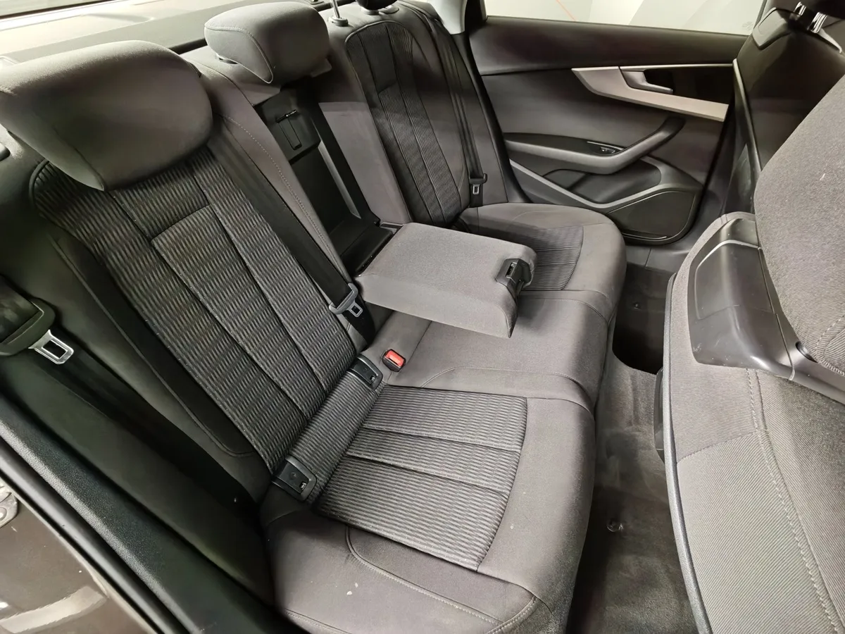 Audi A4 1.4 TFSI S tronic (150 л.с.) Design Коричневый в АВИЛОН. Слайд №17