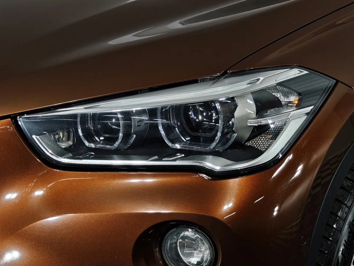 BMW X1 20d xDrive AT (190 л.с.) Advantage Коричневый в АВИЛОН. Слайд №8