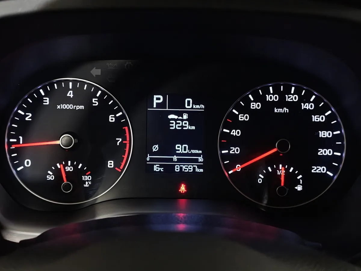 Kia Rio 1.6 AT (123 л.с.) Luxe Серый в АВИЛОН. Слайд №18