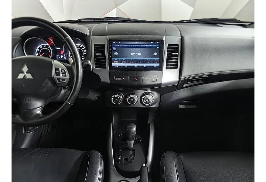 Mitsubishi Outlander 2.4 CVT 4WD (170 л.с.) Синий в АВИЛОН. Слайд №13 Mitsubishi Outlander 2.4 CVT 4WD (170 л.с.) Синий в АВИЛОН. Слайд №13