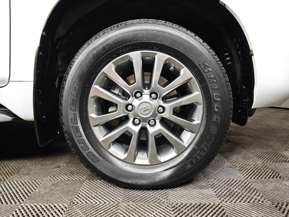 Toyota Land Cruiser Prado 4.0 AT AWD (249 л.с.) Белый в АВИЛОН. Слайд №9