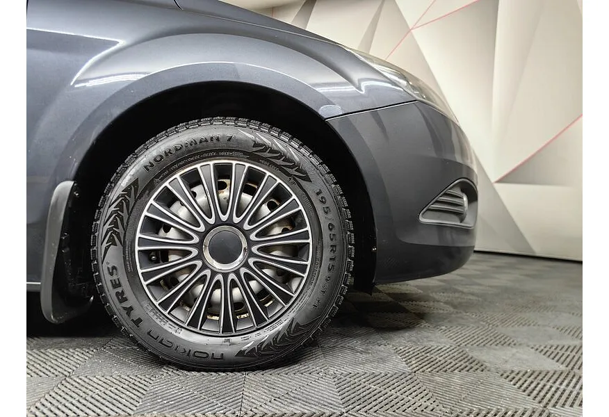 Ford Focus 2.0 AT (145 л.с.) Titanium Серый в АВИЛОН. Слайд №9