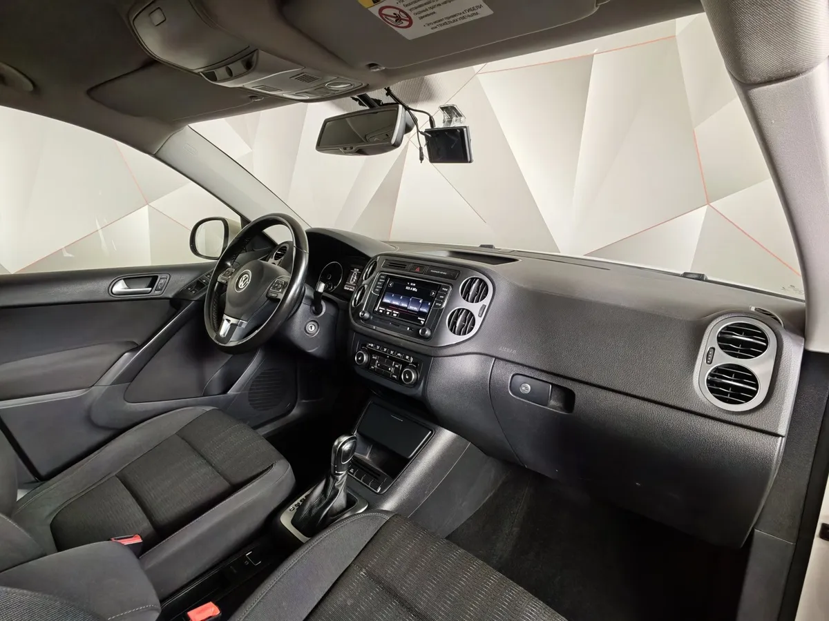Volkswagen Tiguan 2.0 TSI 4Motion AT (170 л.с.) Track & Field Белый в АВИЛОН. Слайд №12