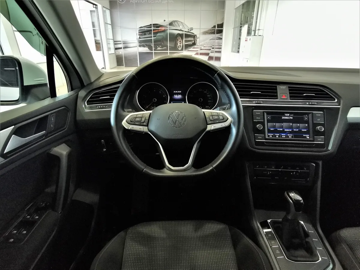 Volkswagen Tiguan 1.4 TSI BlueMotion DSG (150 л.с.) Comfortline Белый в АВИЛОН. Слайд №19